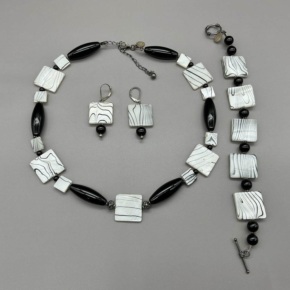 Donna Dressler Necklace Bracelet Earrings Set Black‎ White Beaded Square Design